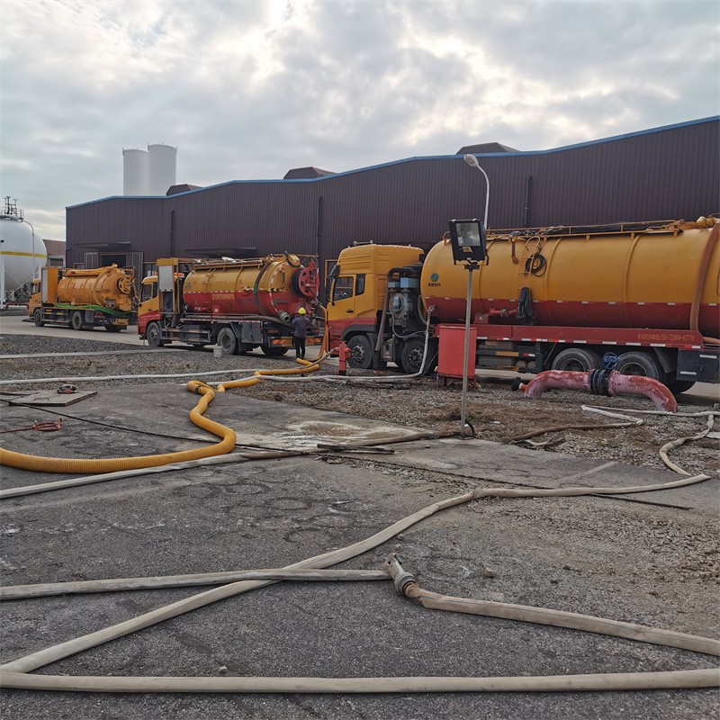 镜铁区污水池清理